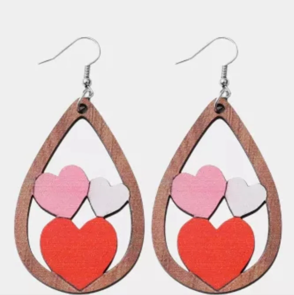 ๐ฅNew wooden heart earrings ๐โค๐ค - Picture 3 of 4